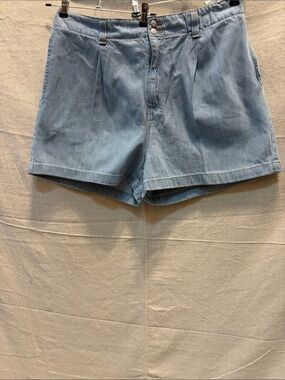 Denizen from Levi's Light Blue Pleated Denim Shorts